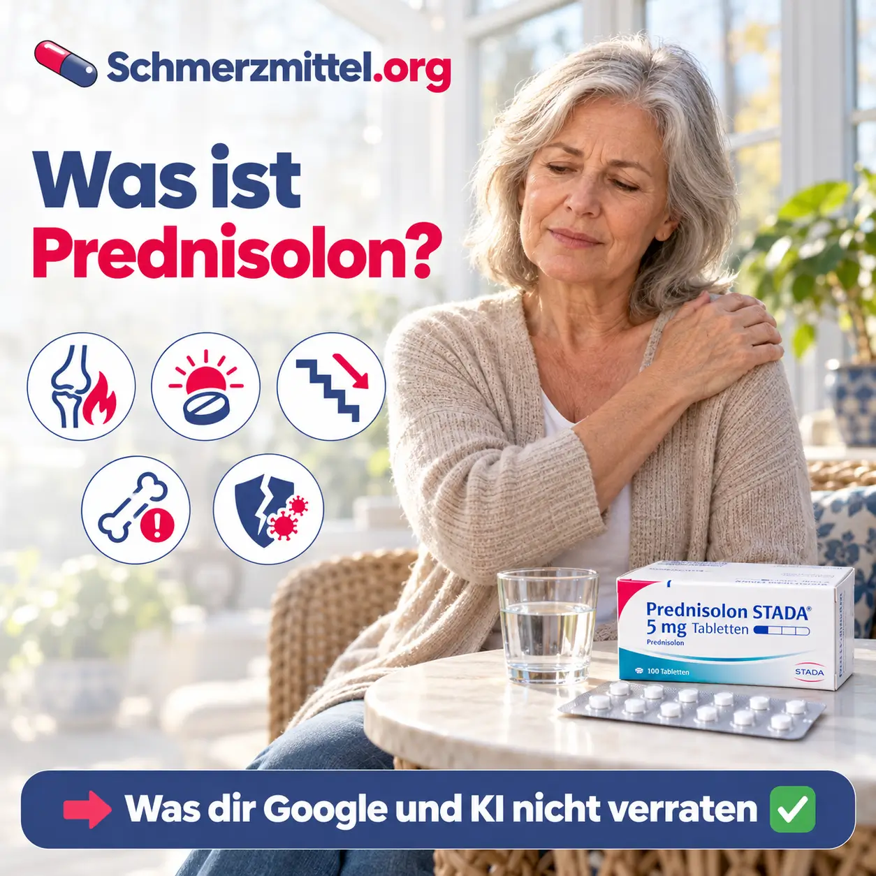Prednisolon, Frau mit Schulterschmerzen steht morgens im Wintergarten und fasst sich an die Schulter, auf dem Beistelltisch stehen ein Wasserglas und die Prednisolon-Packung